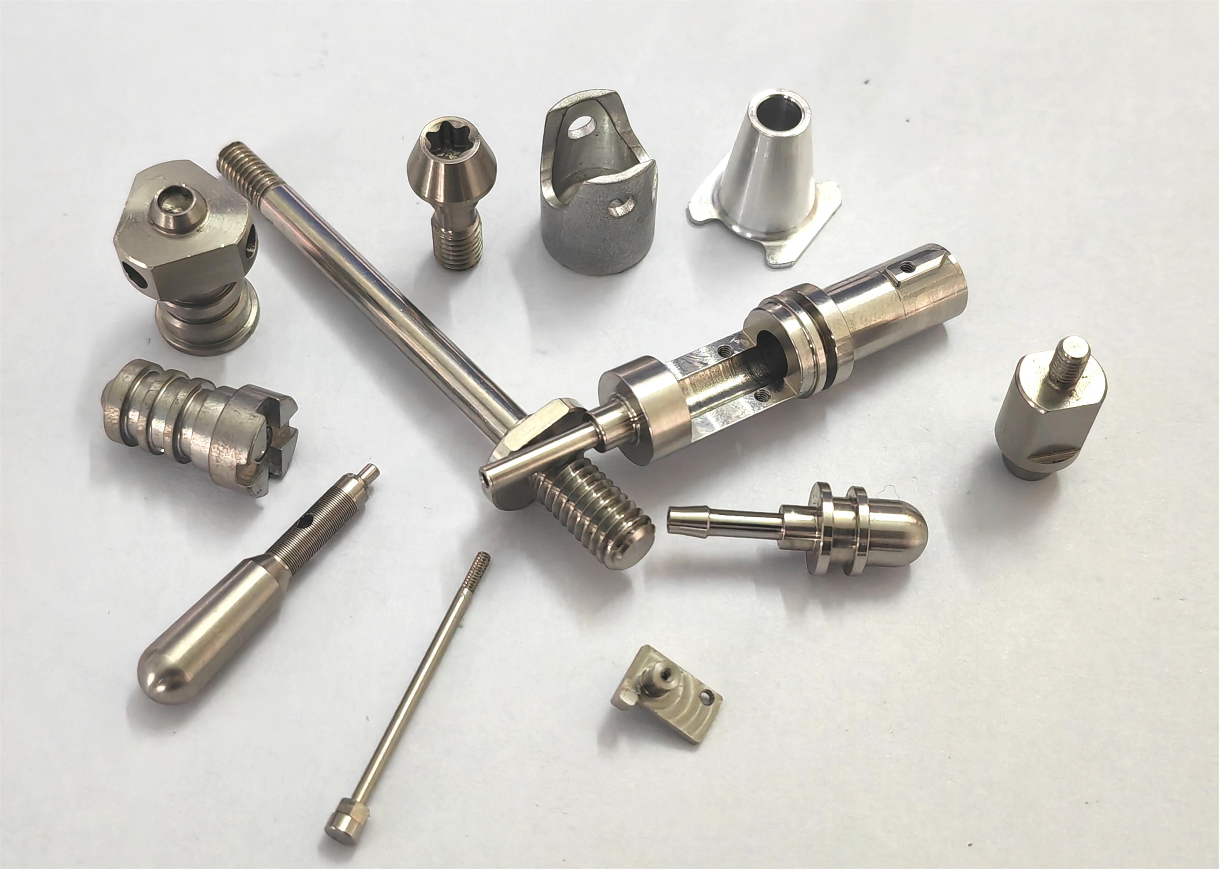 Precision Parts ukazují 3-oceli